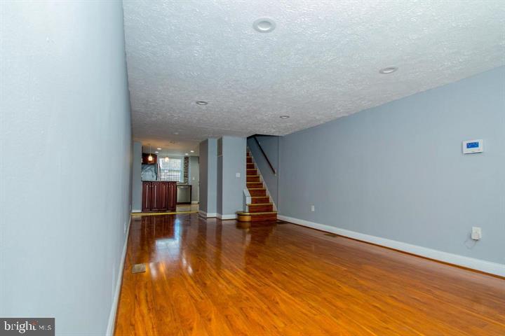 MILL HILL - Residential