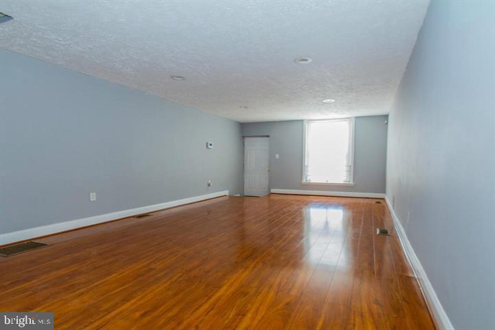 MILL HILL - Residential