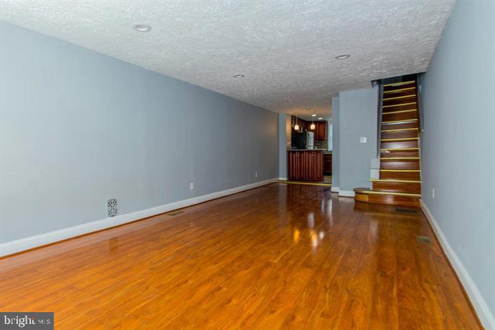 MILL HILL - Residential