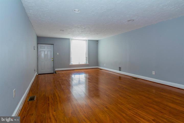 MILL HILL - Residential