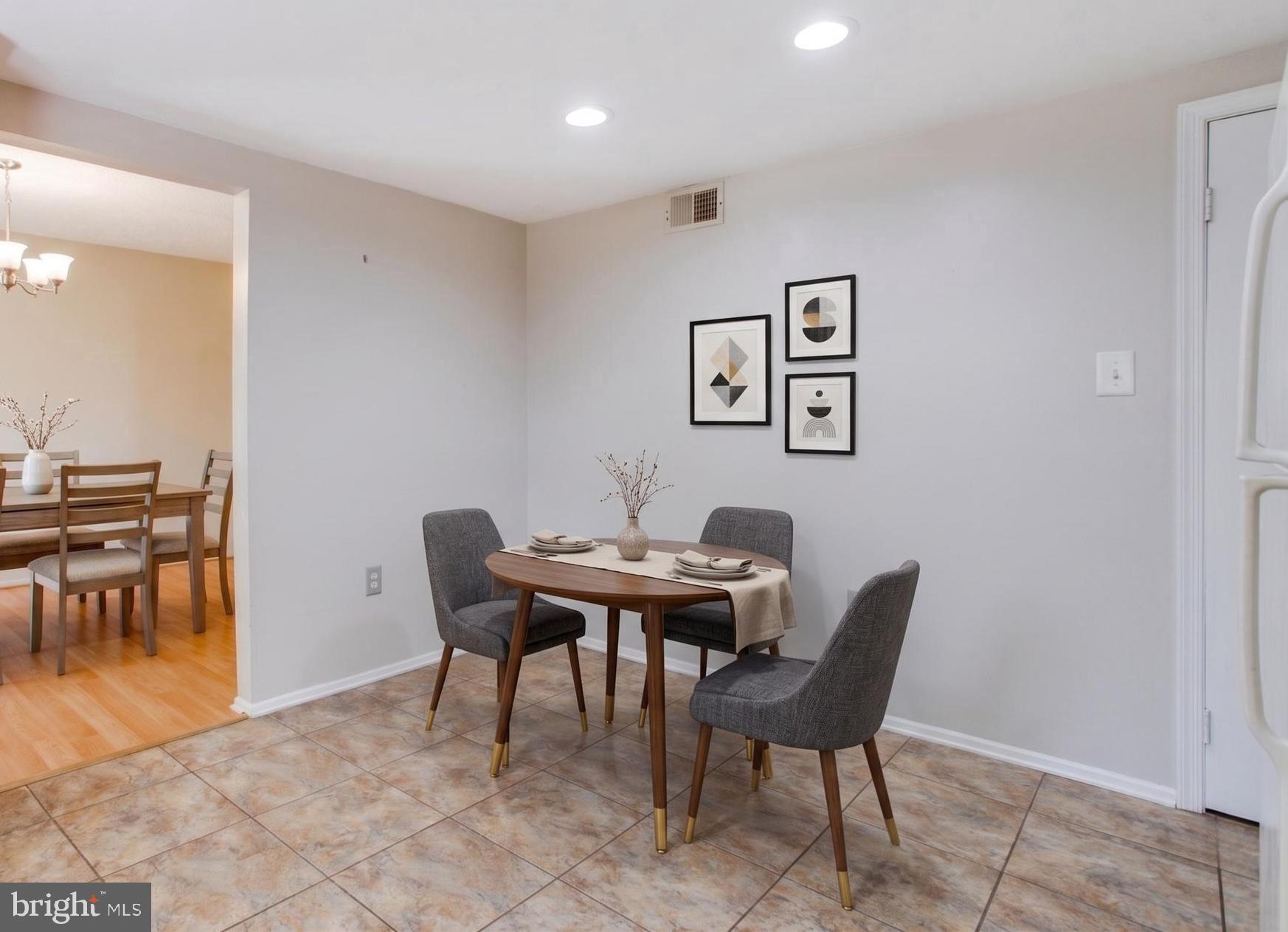 DORCHESTER - ST. CHARLES - Residential