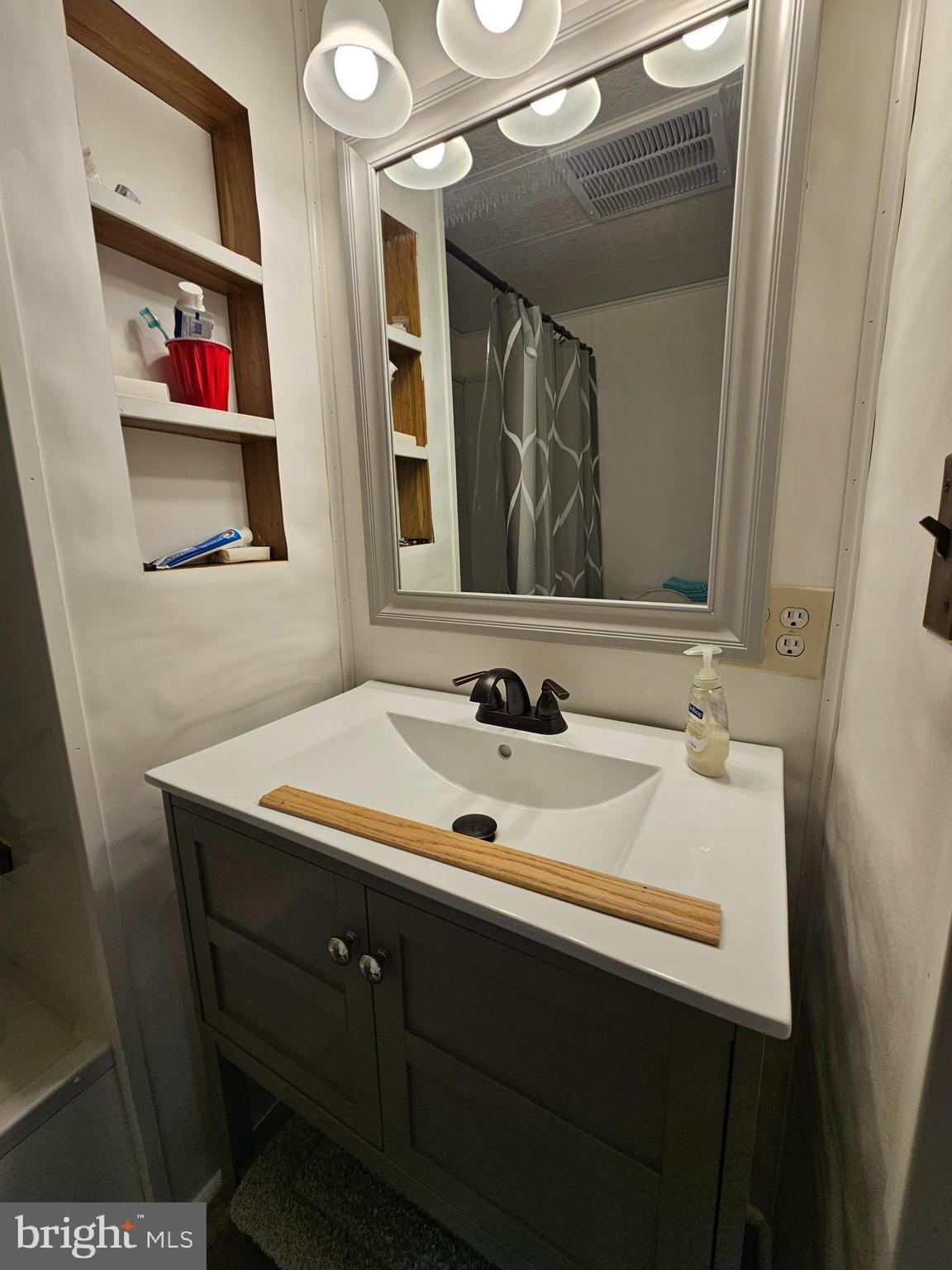 INDIAN ACRES - Residential