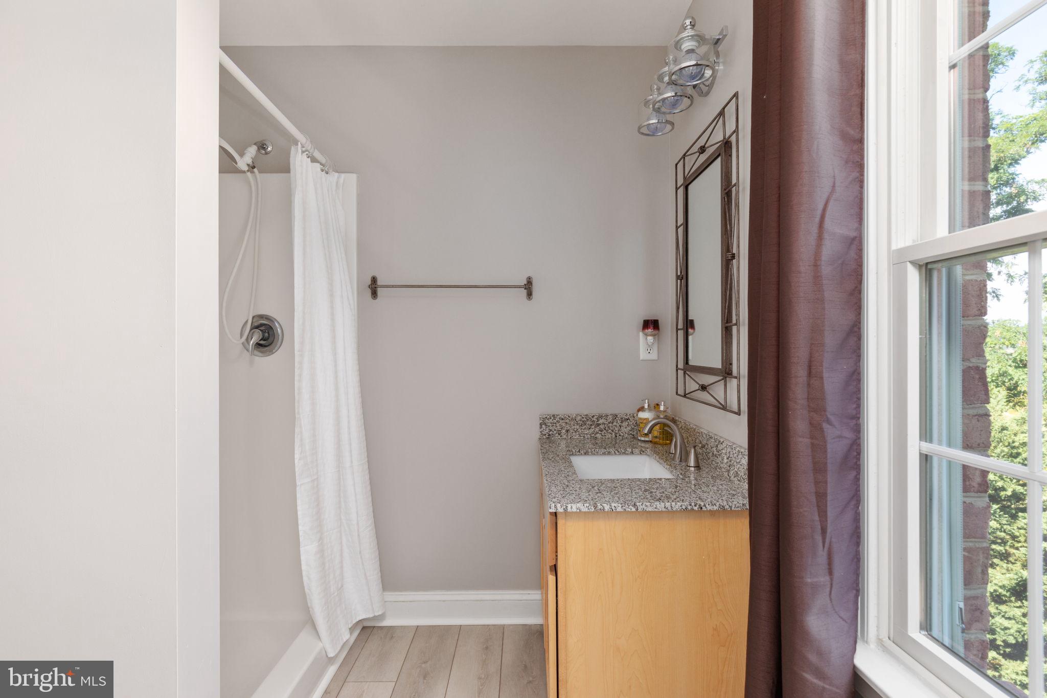 QUAKER HILL - Residential