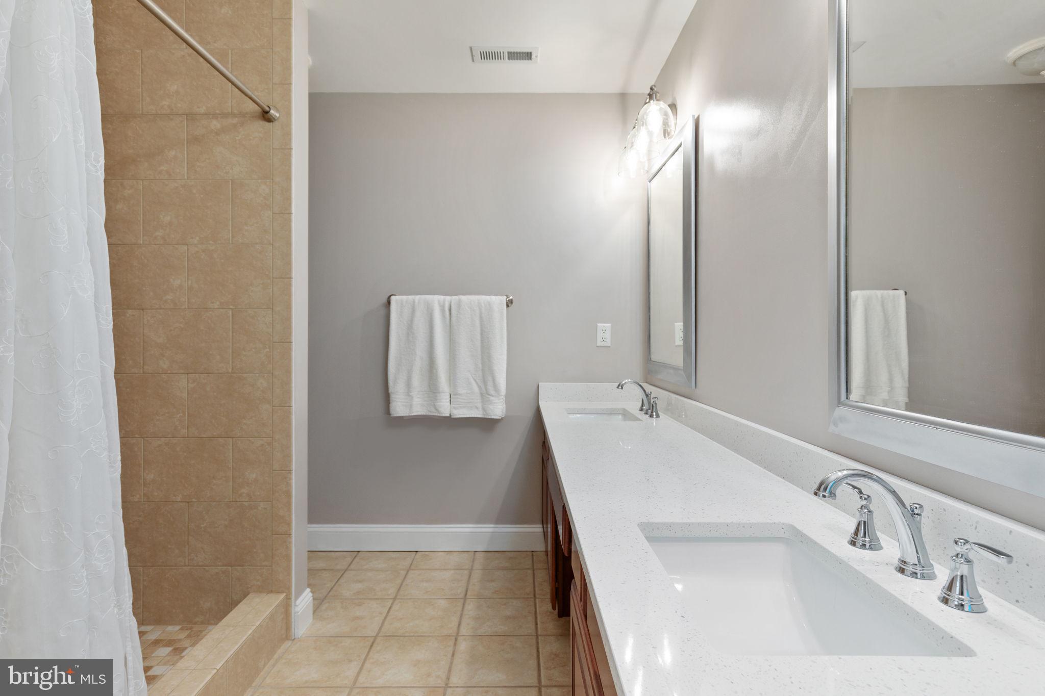 QUAKER HILL - Residential