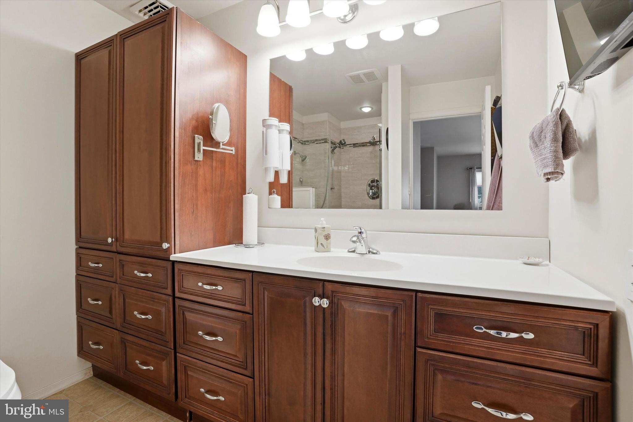 SNOWBALL GATE - Residential