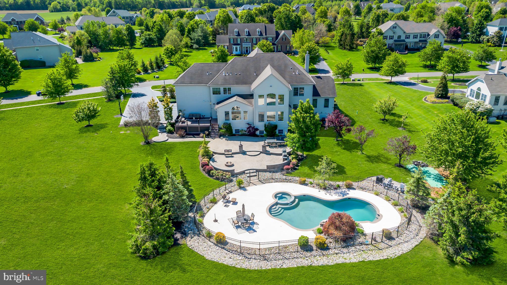 4 RIDGEVIEW WAY