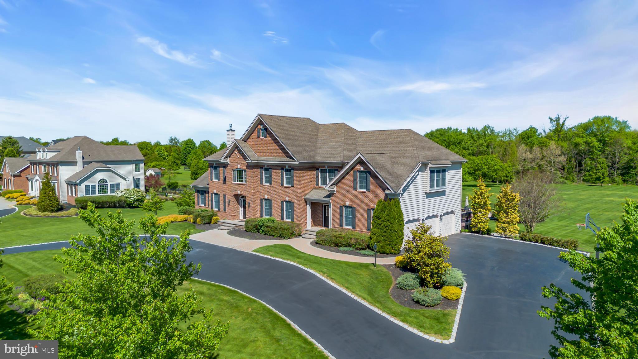 4 RIDGEVIEW WAY
