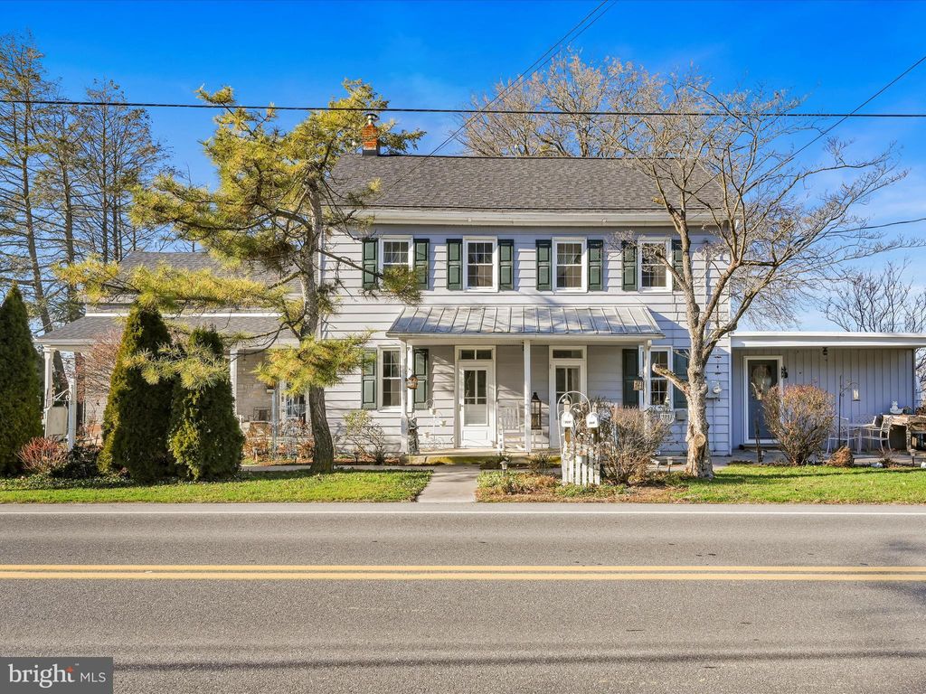 Photo of 702 Woodcrest Avenue, Lititz, PA 17543 (MLS # PALA2045266)