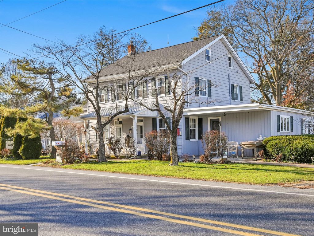 Photo of 702 Woodcrest Avenue, Lititz, PA 17543 (MLS # PALA2045266)