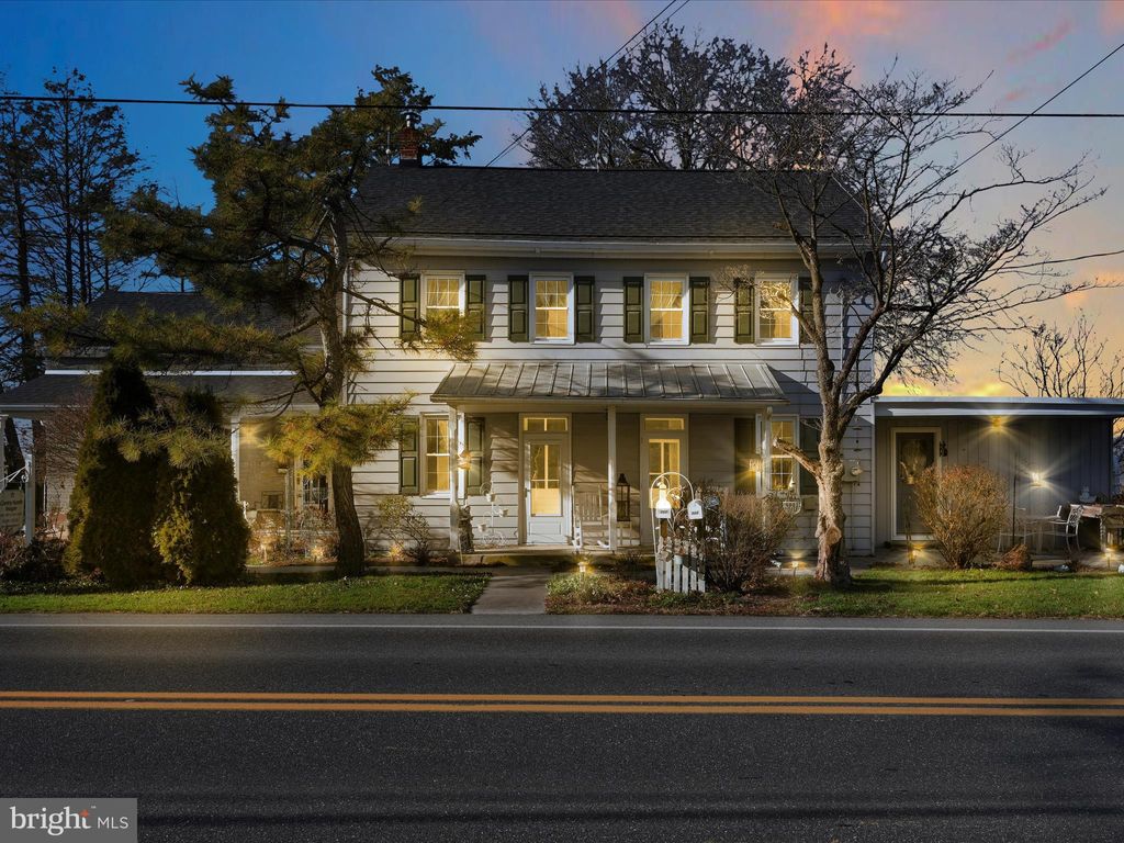 Photo of 702 Woodcrest Avenue, Lititz, PA 17543 (MLS # PALA2045266)