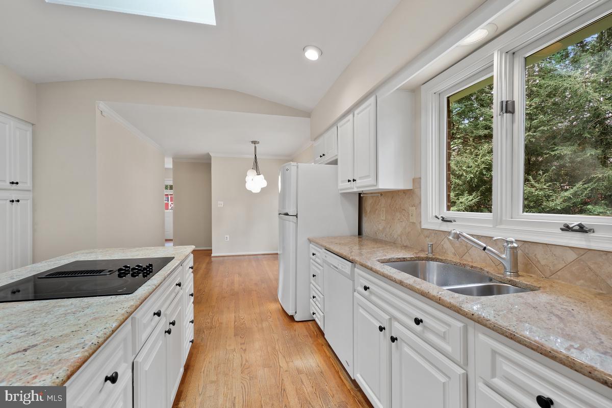 WAPLES MILL ESTATES - Residential