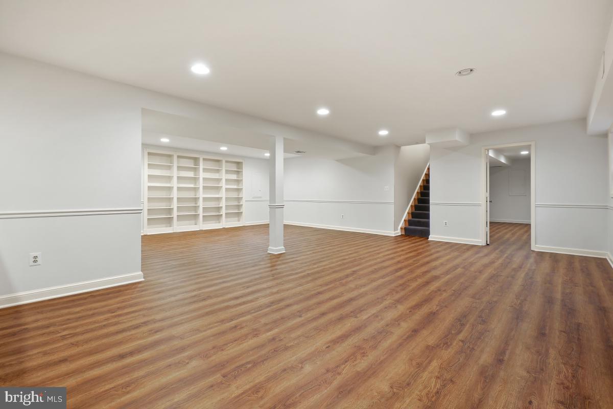 WAPLES MILL ESTATES - Residential