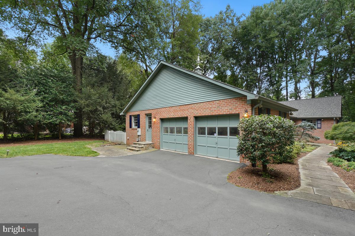 WAPLES MILL ESTATES - Residential