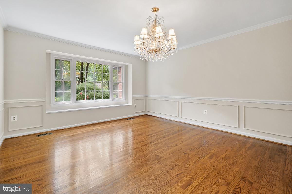 WAPLES MILL ESTATES - Residential