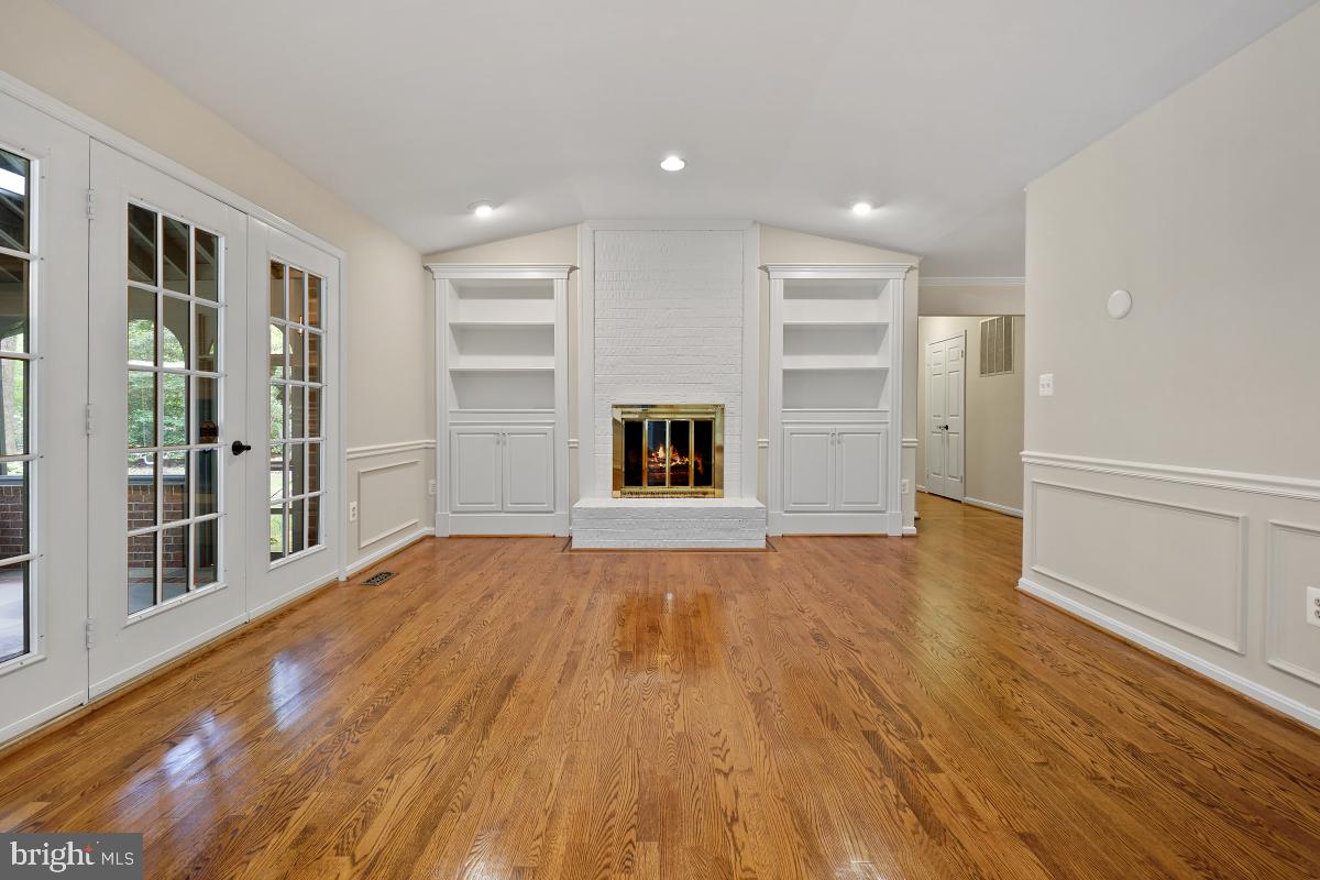 WAPLES MILL ESTATES - Residential