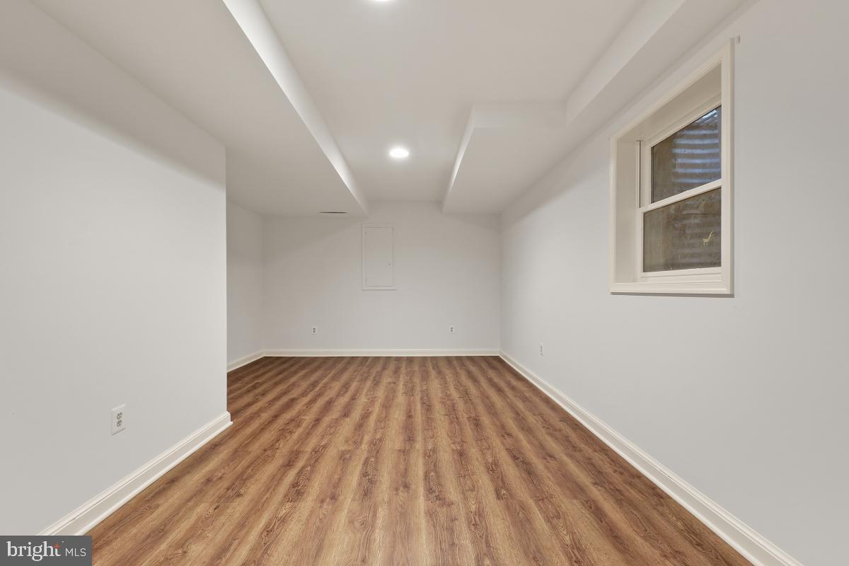 WAPLES MILL ESTATES - Residential