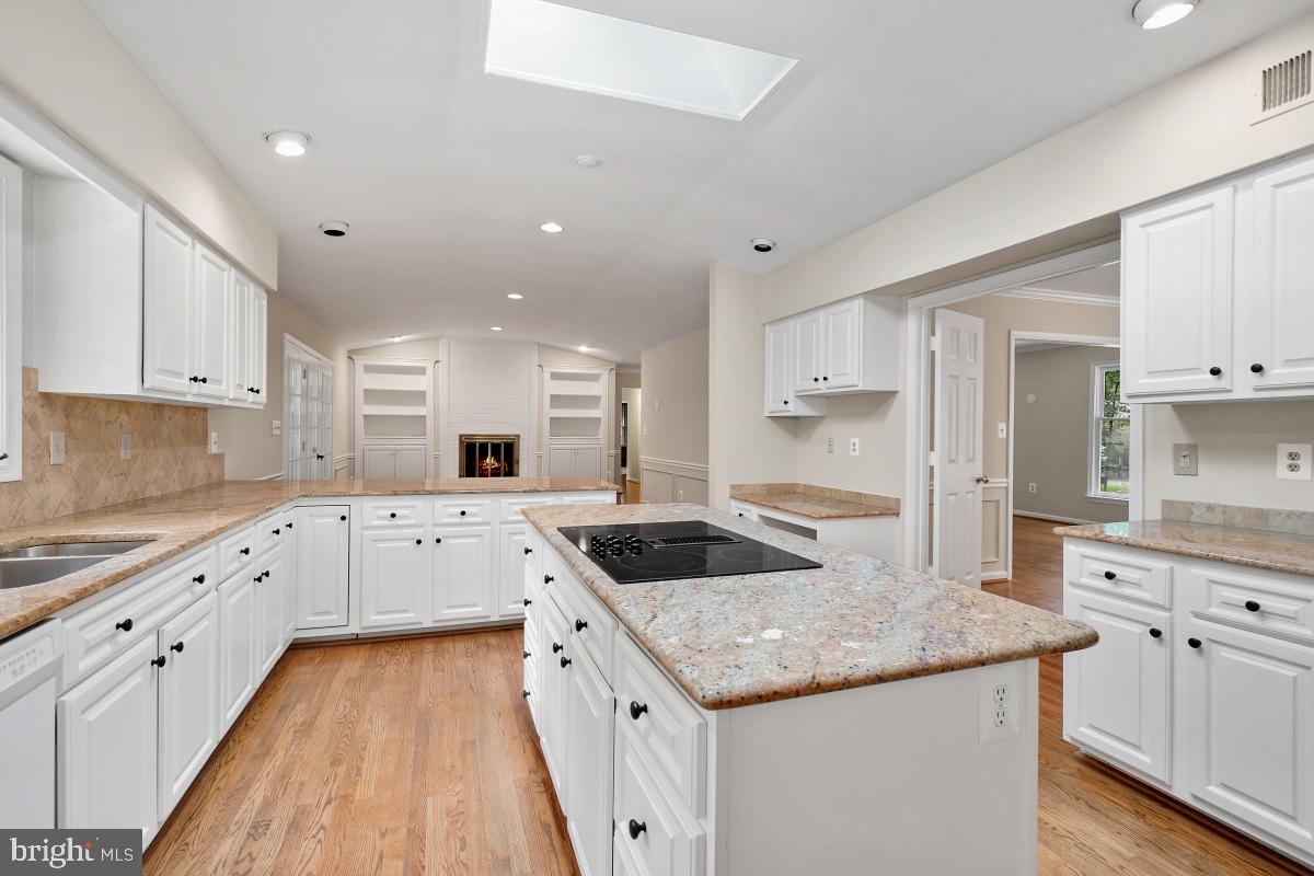 WAPLES MILL ESTATES - Residential