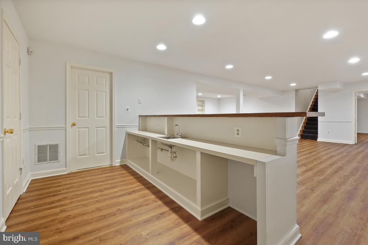 WAPLES MILL ESTATES - Residential