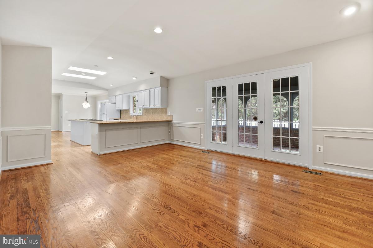 WAPLES MILL ESTATES - Residential