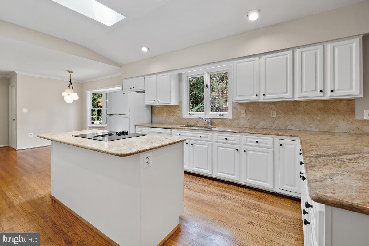 WAPLES MILL ESTATES - Residential