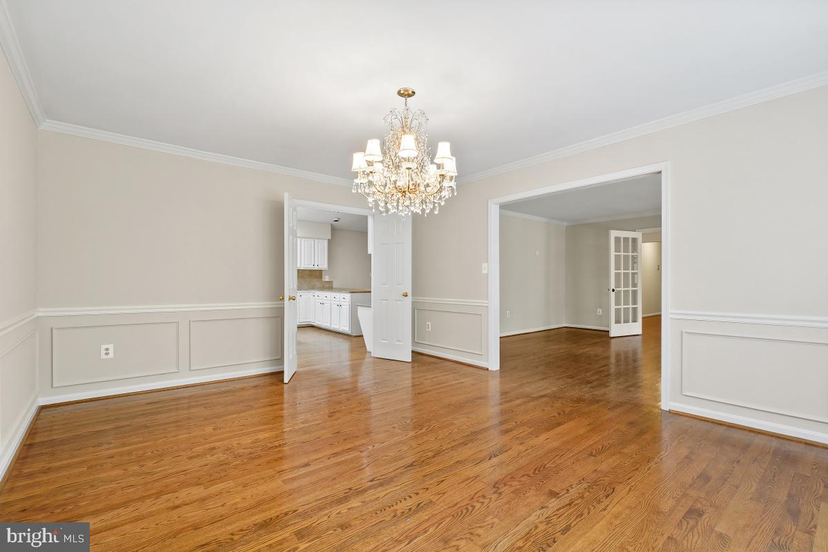 WAPLES MILL ESTATES - Residential