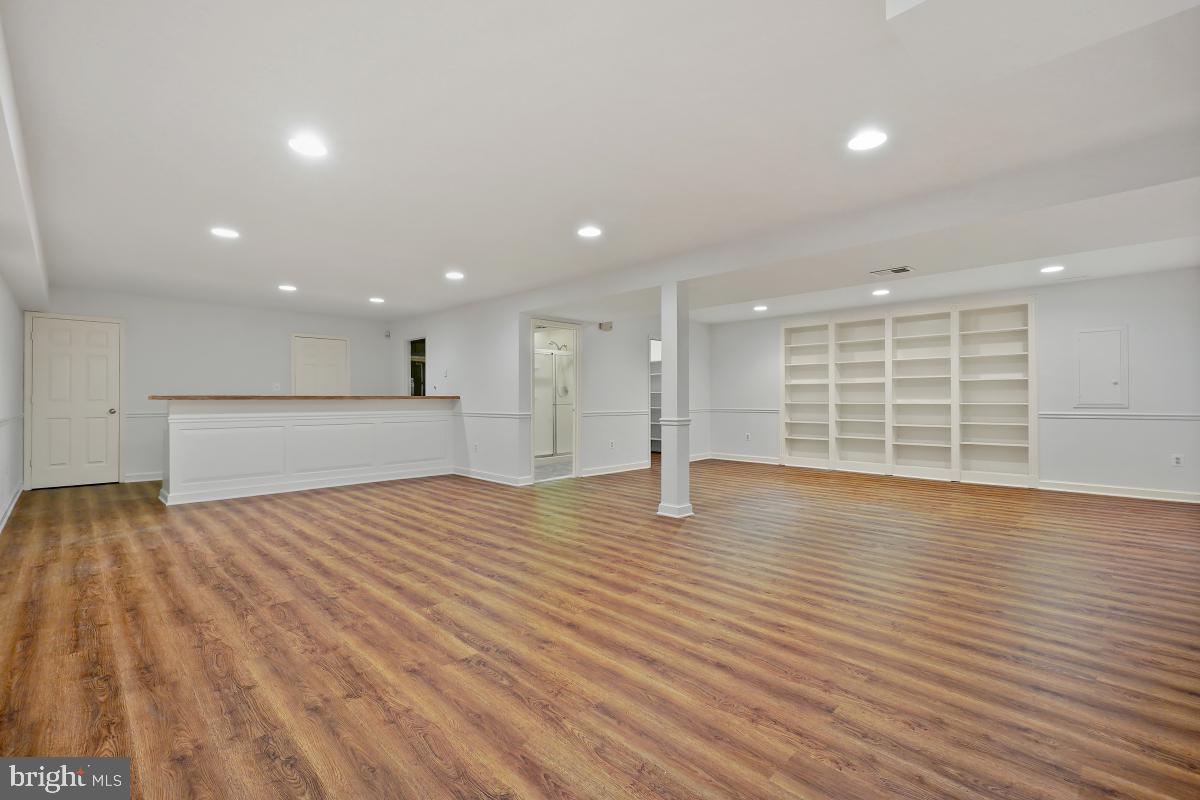 WAPLES MILL ESTATES - Residential