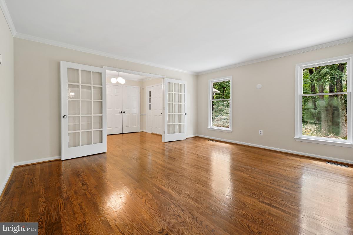 WAPLES MILL ESTATES - Residential