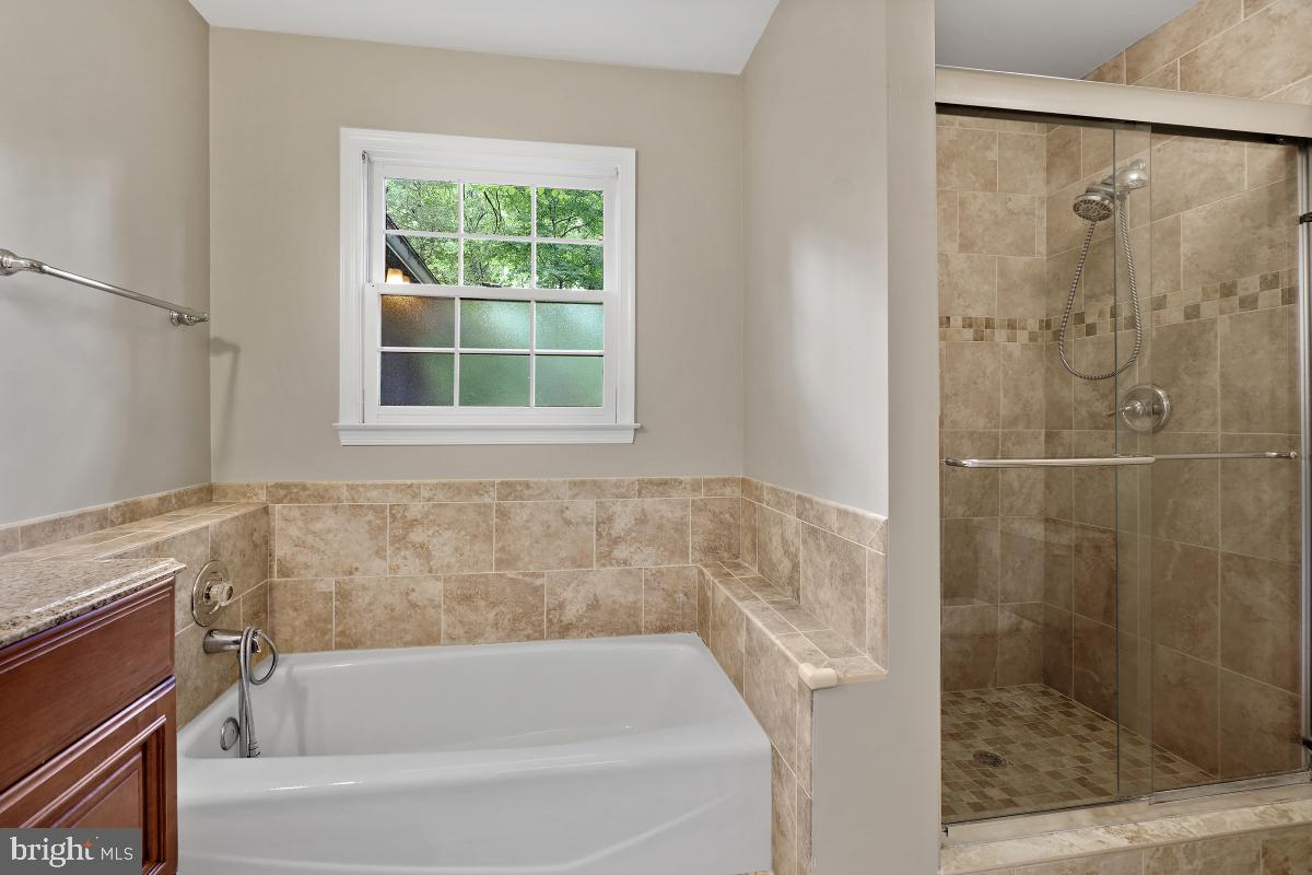 WAPLES MILL ESTATES - Residential