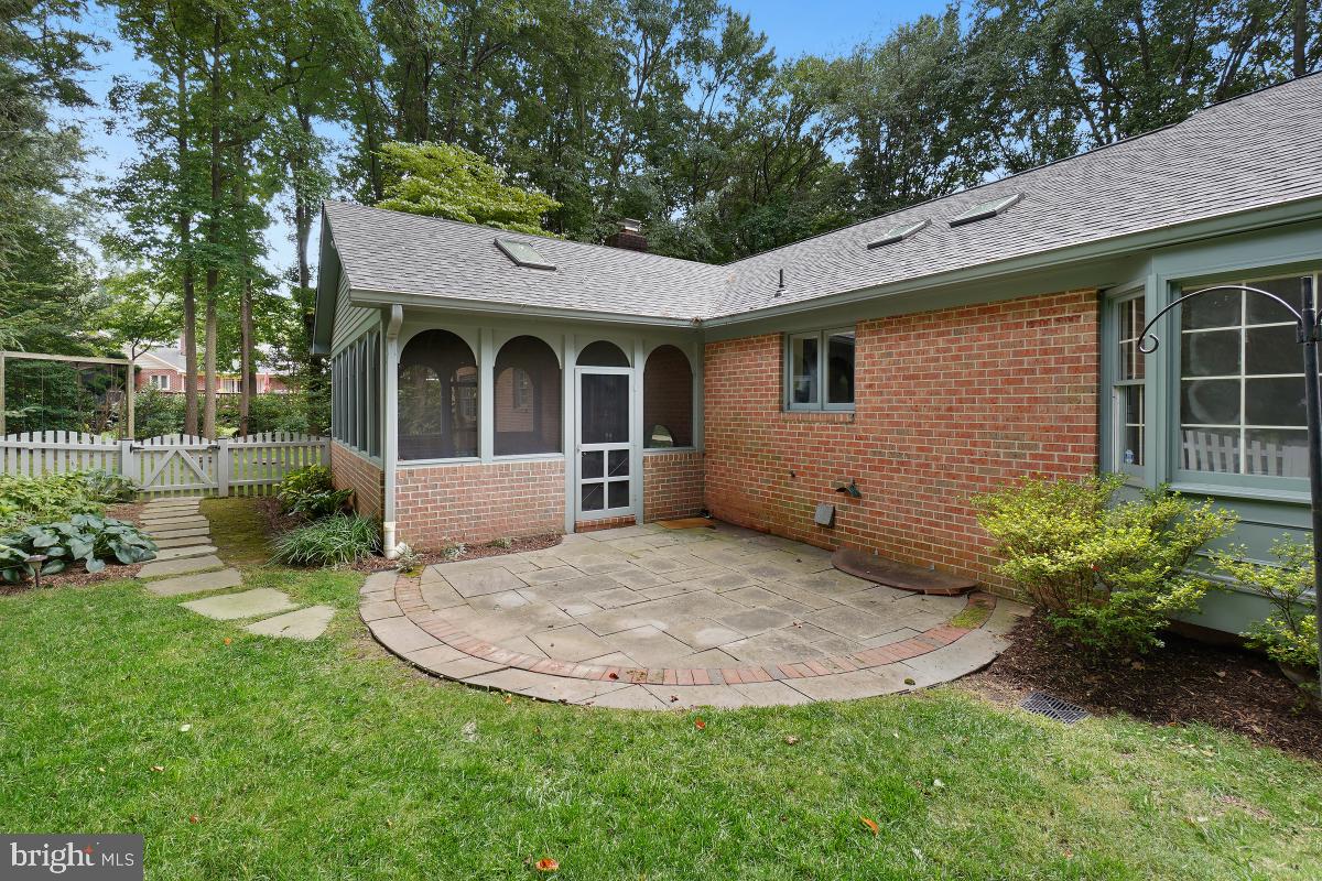 WAPLES MILL ESTATES - Residential