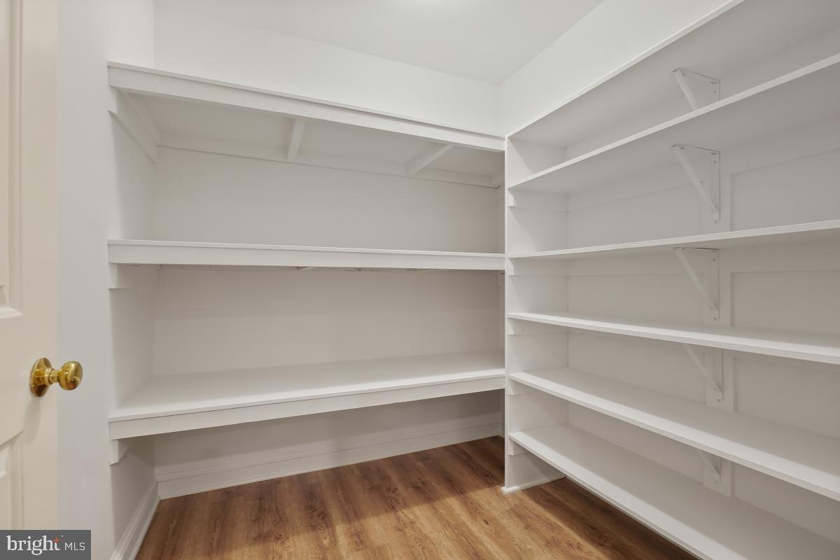 WAPLES MILL ESTATES - Residential