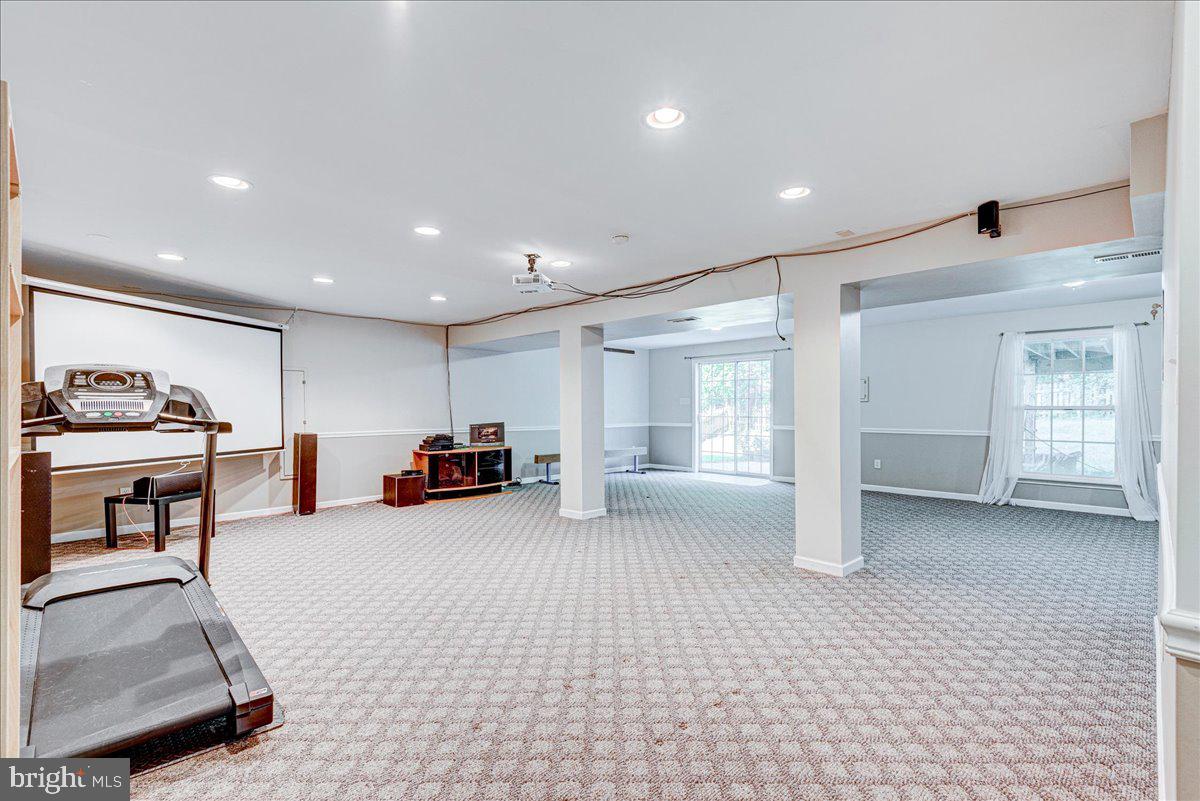 LEE'S CROSSING - Residential