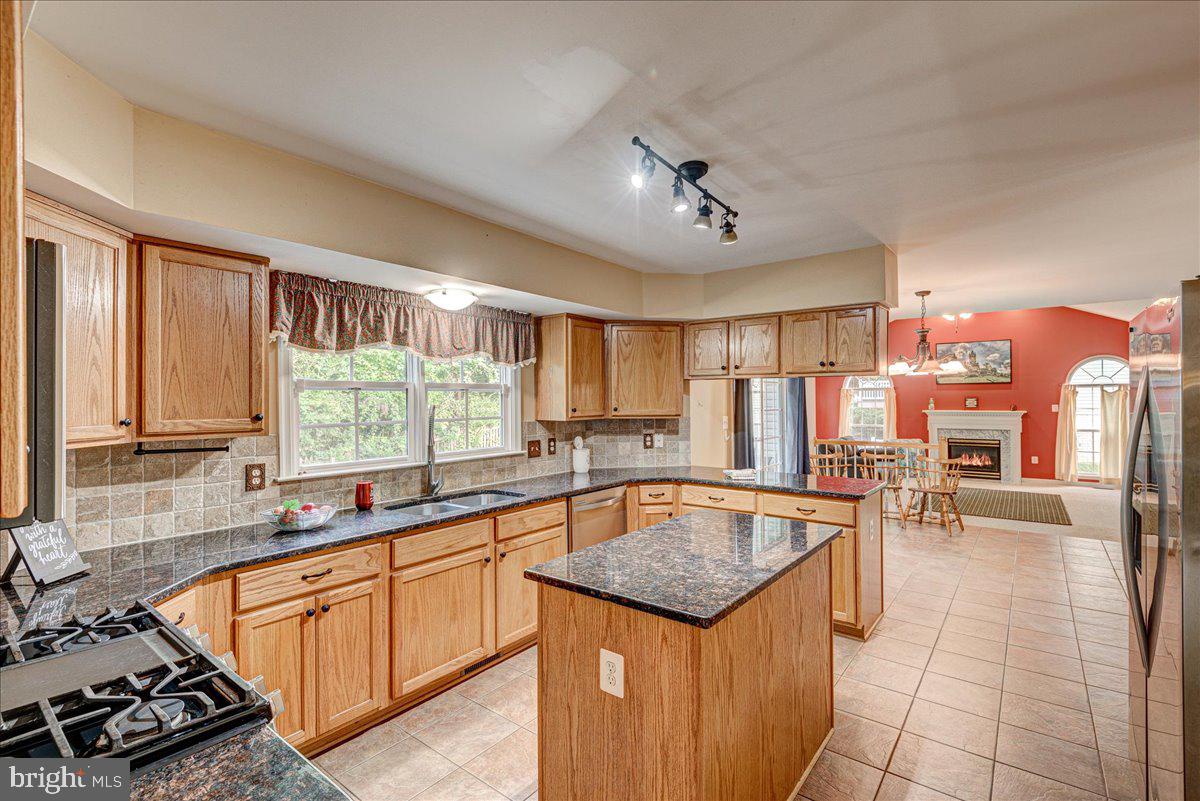 LEE'S CROSSING - Residential