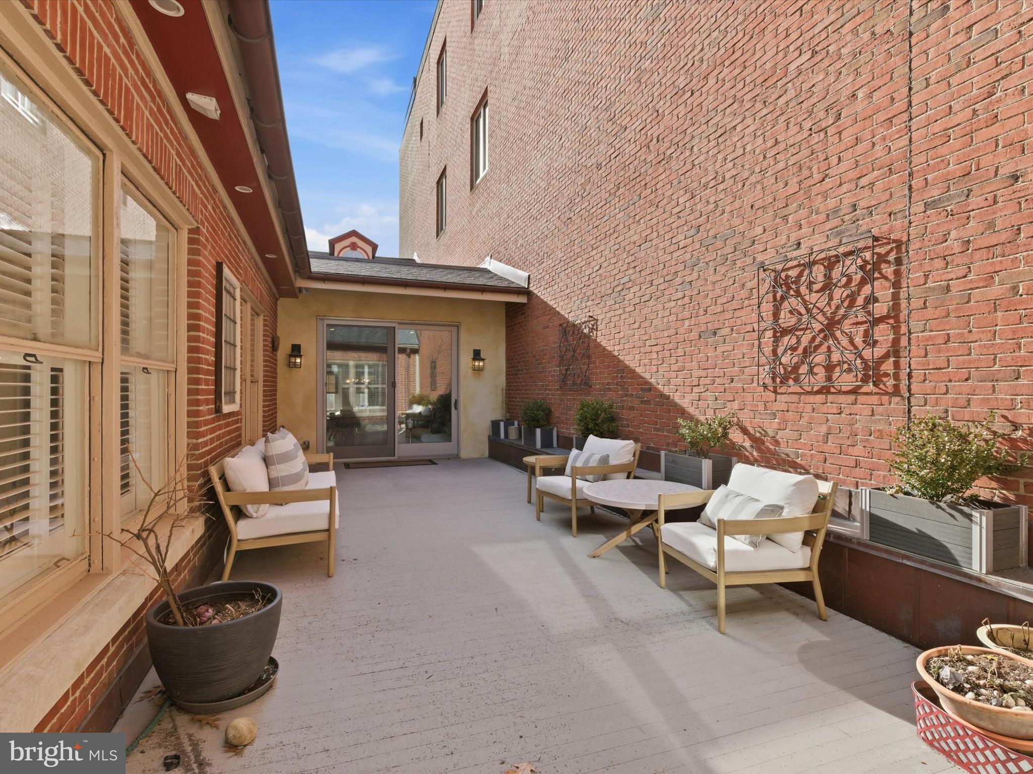 CENTRAL BUSINESS DISTRICT - Commercial Sale