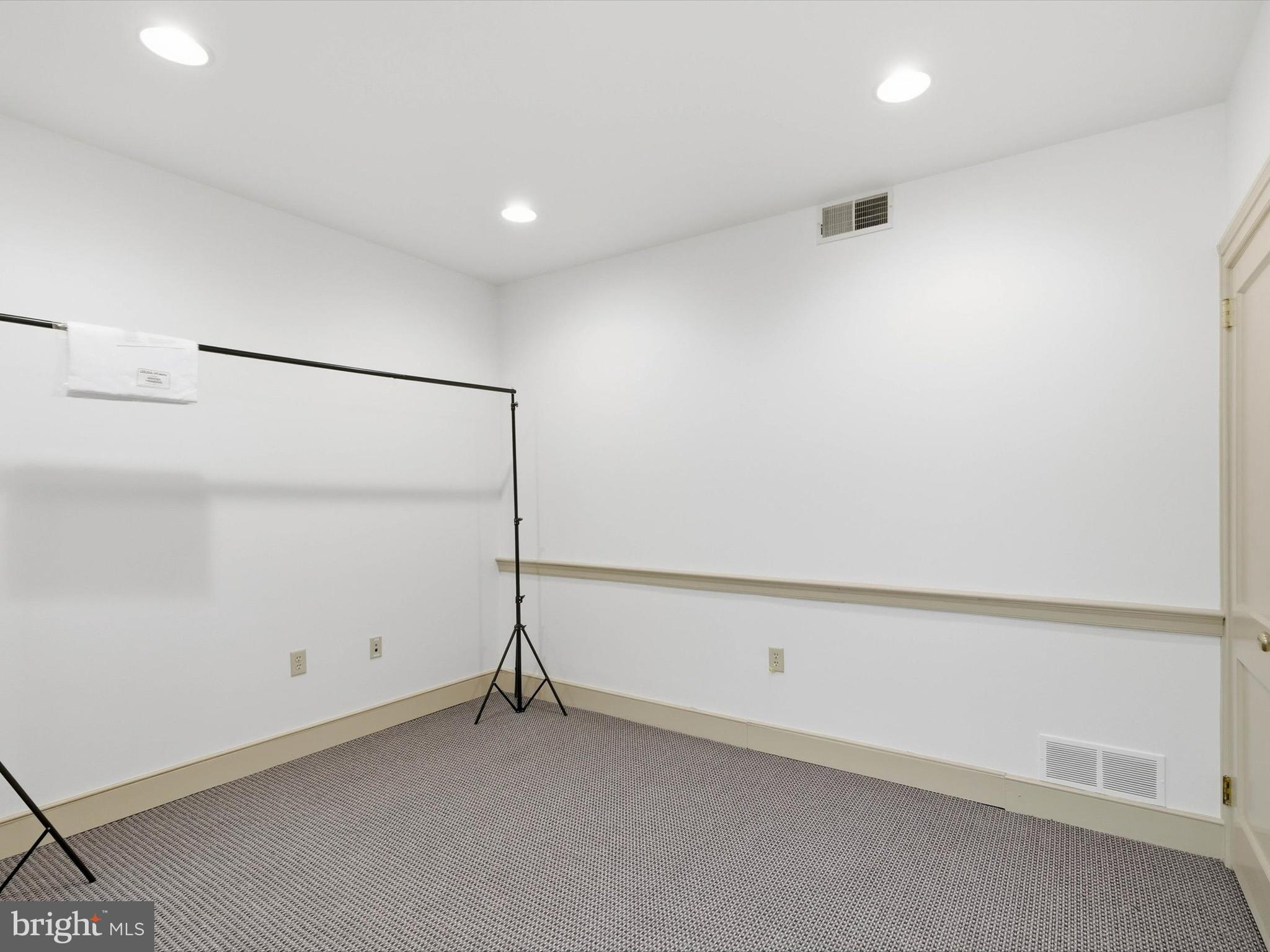 CENTRAL BUSINESS DISTRICT - Commercial Sale