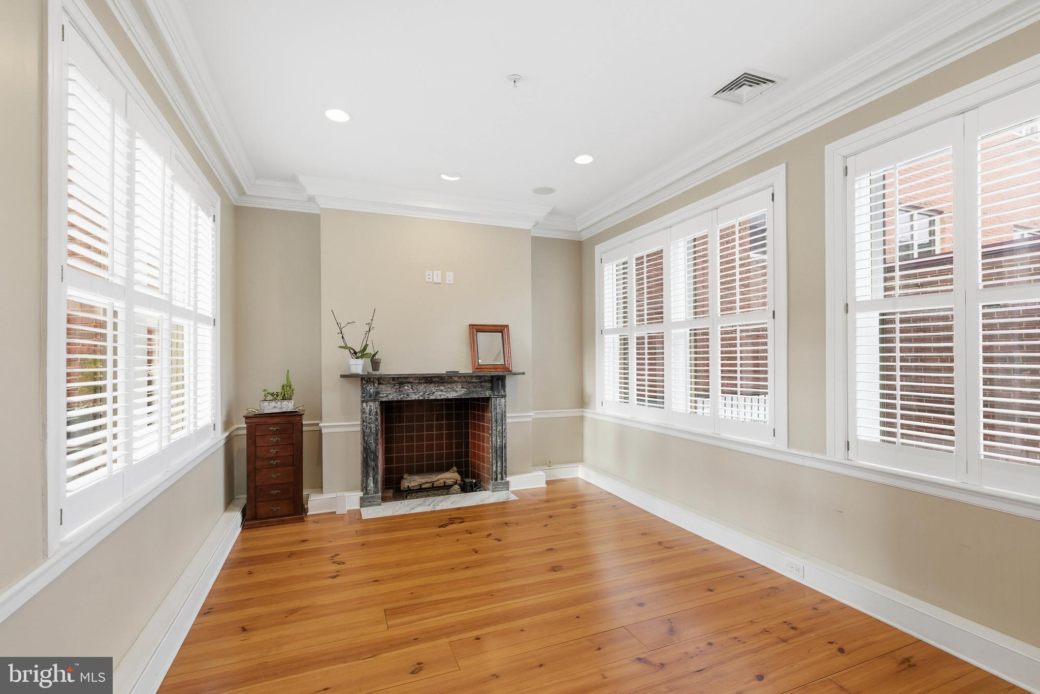 CENTRAL BUSINESS DISTRICT - Commercial Sale