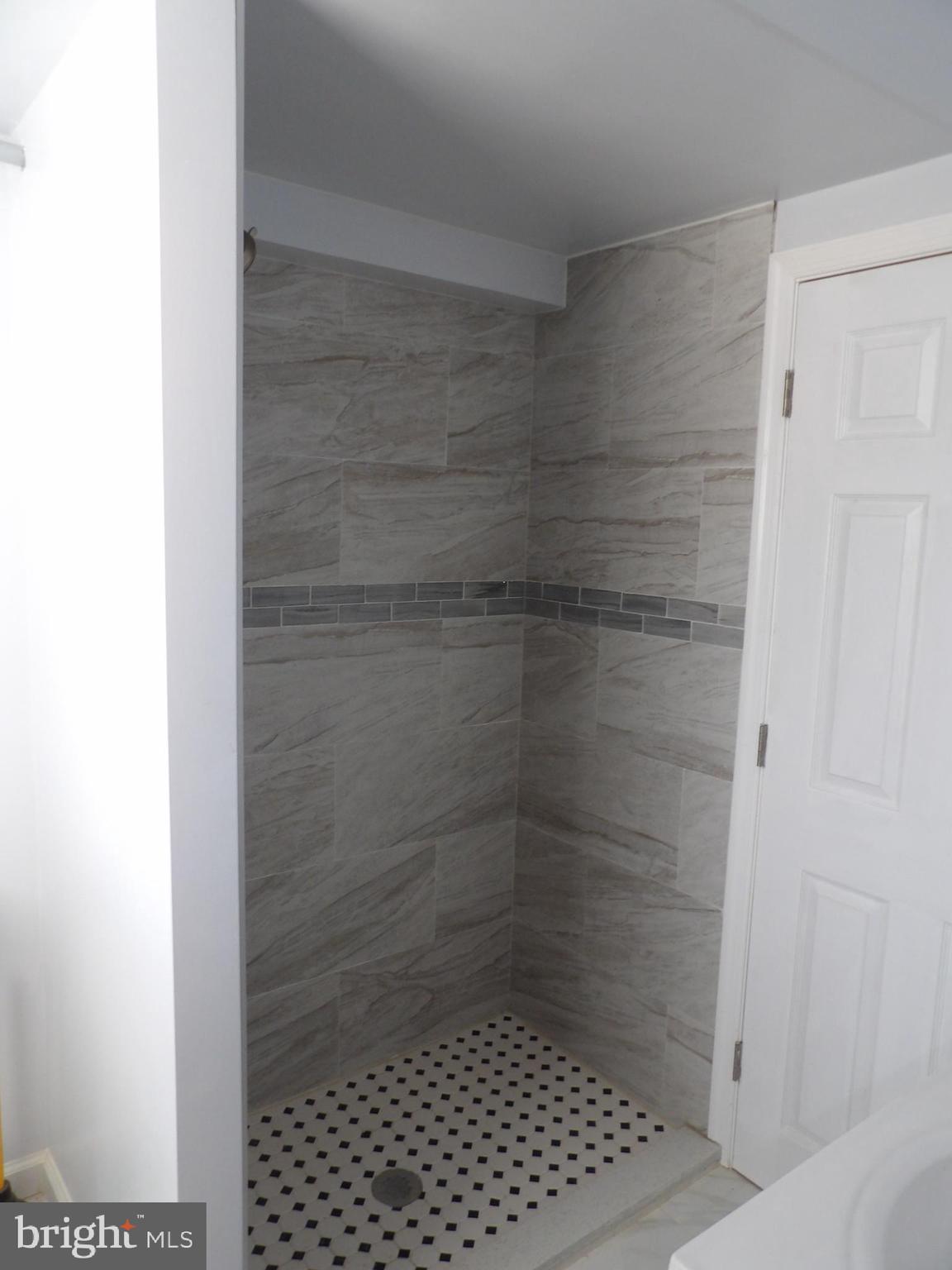 OXFORD CIRCLE - Residential