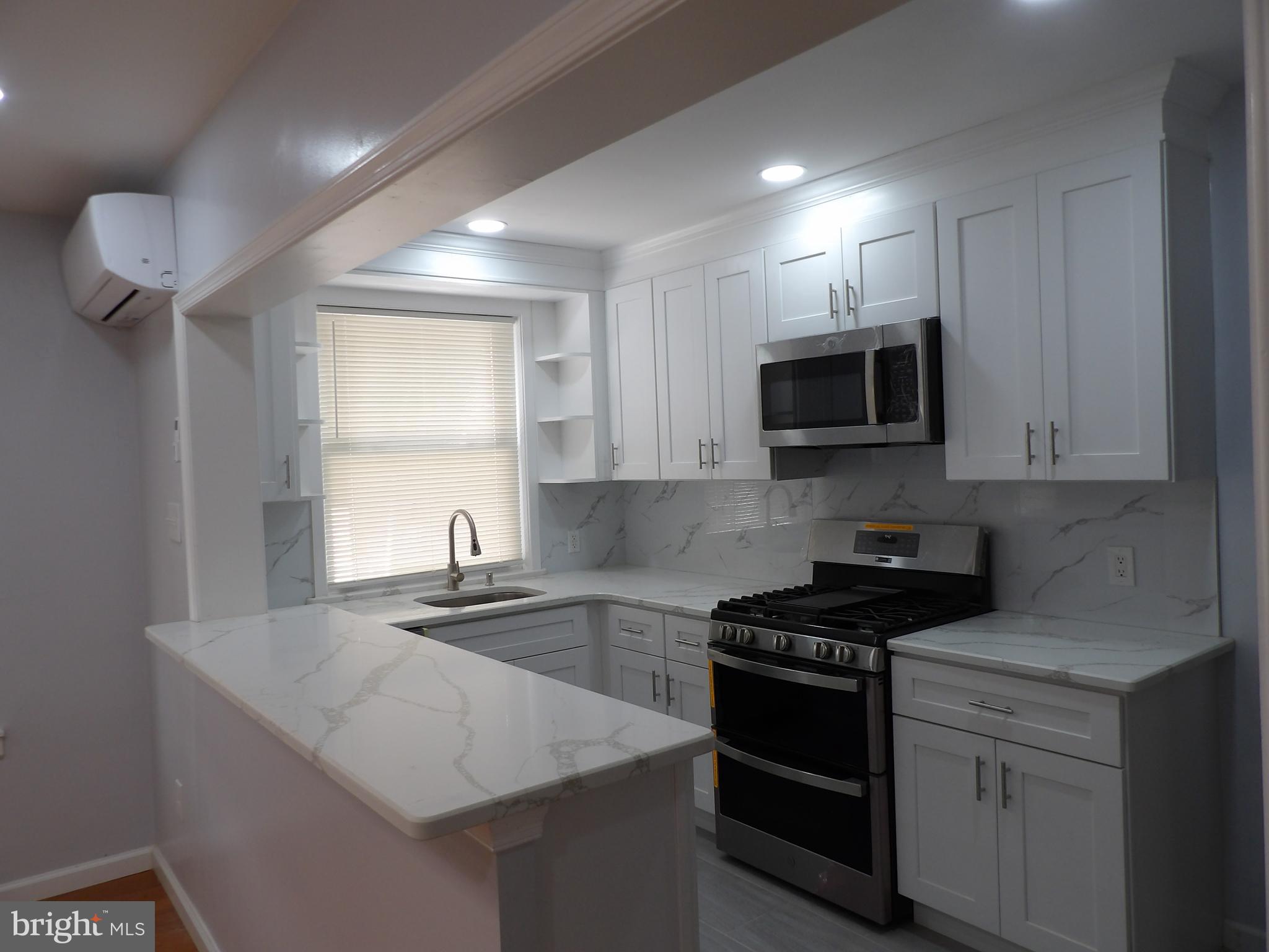 OXFORD CIRCLE - Residential