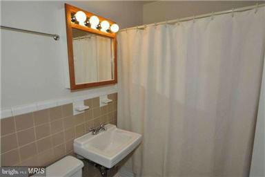 MOSBY WOODS TOWNHOUSE - Residential Lease