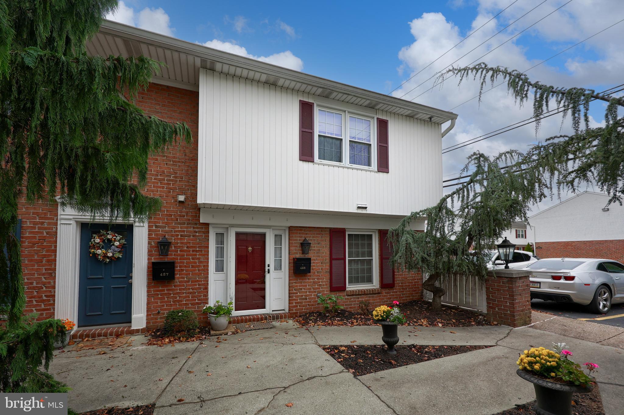 425 W CARACAS AVENUE