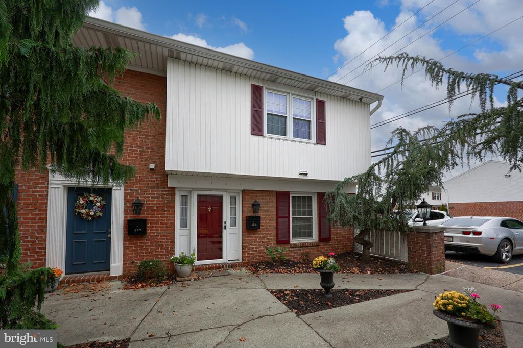 Photo of 425 W Caracas Avenue, HERSHEY, PA 17033 (MLS # PADA2051608)