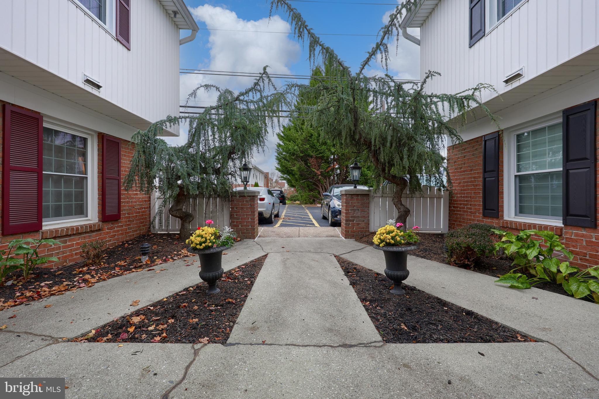 425 W CARACAS AVENUE