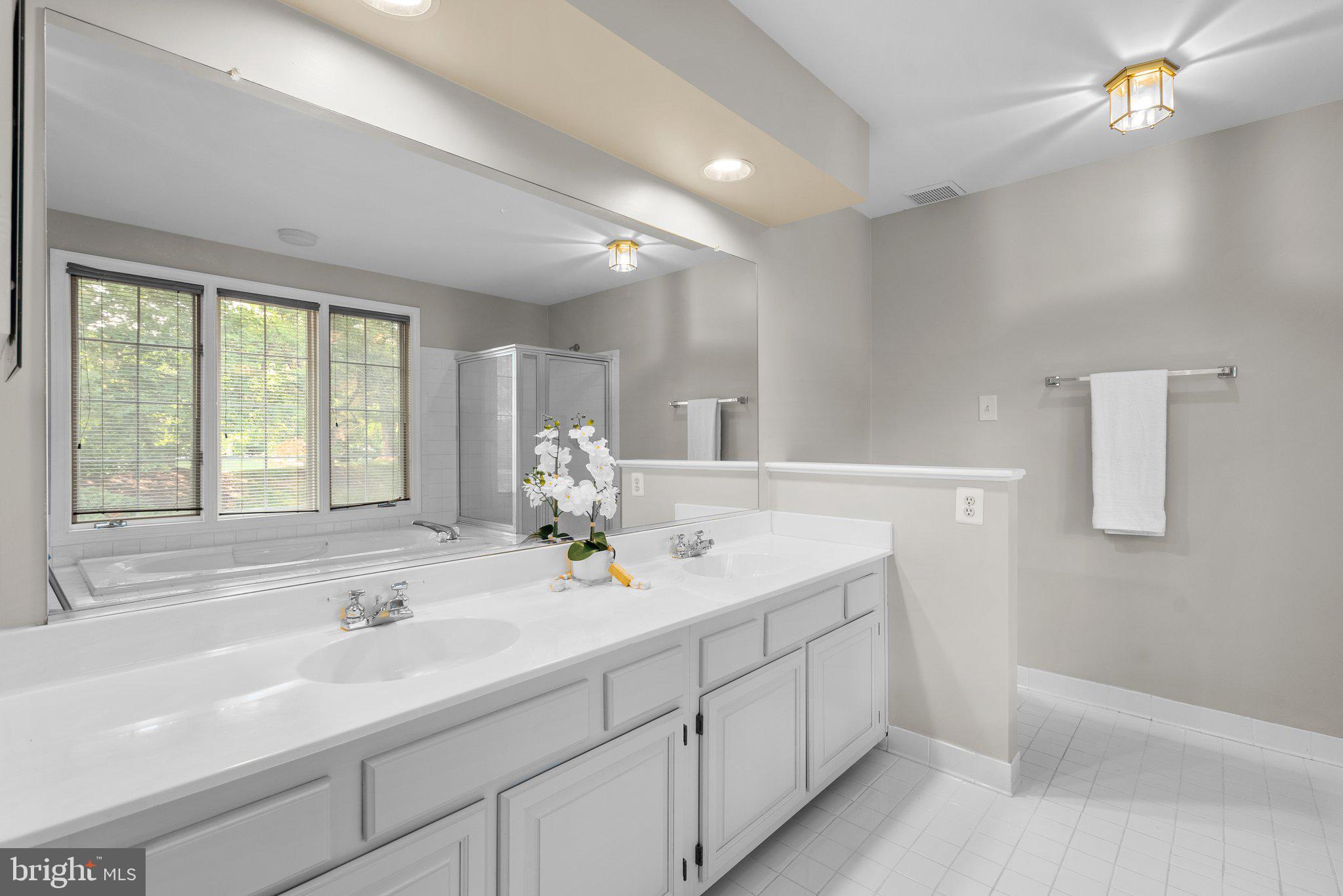 ROSEWOOD MANOR - Residential