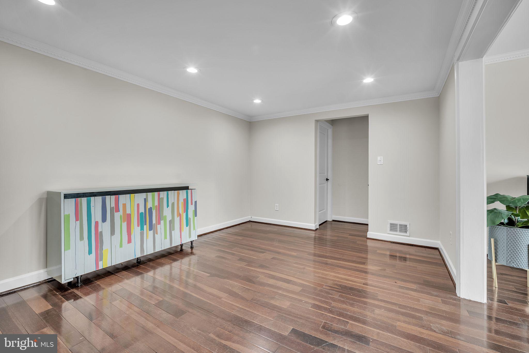 KINGS PARK WEST - Residential