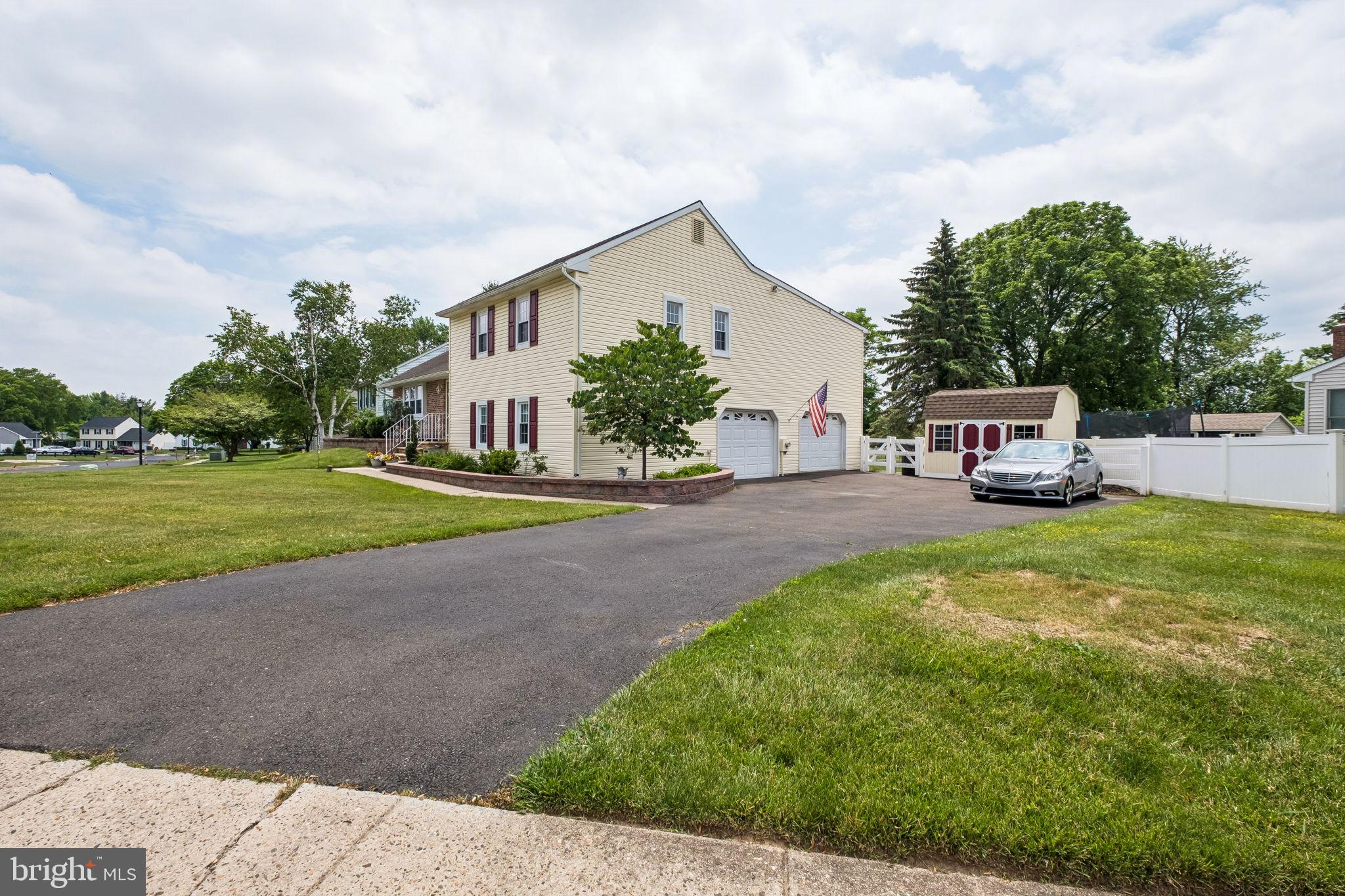 10 MONROE WAY