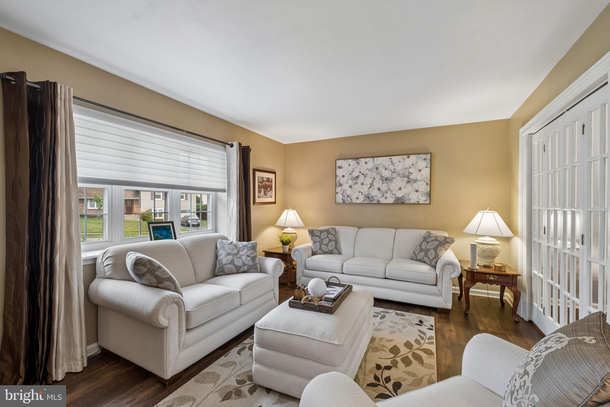 10 MONROE WAY