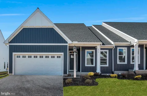 879 Shadowbrooke Drive, Dover, PA MLS: PAYK2079010