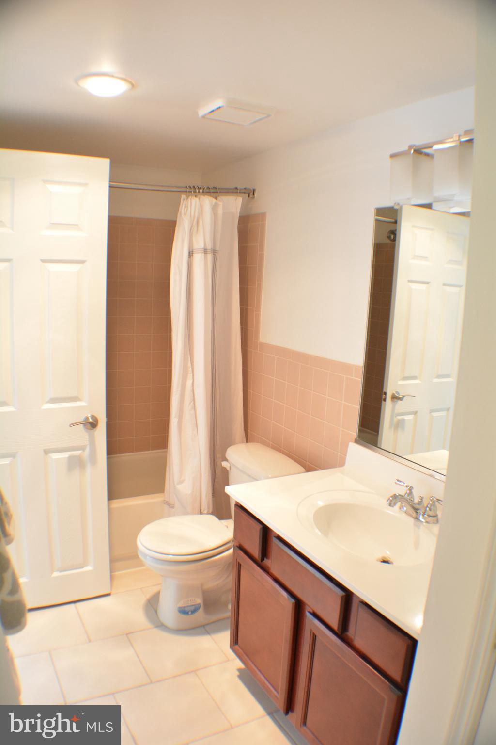 OXFORD OF BLUE BELL - Residential Lease