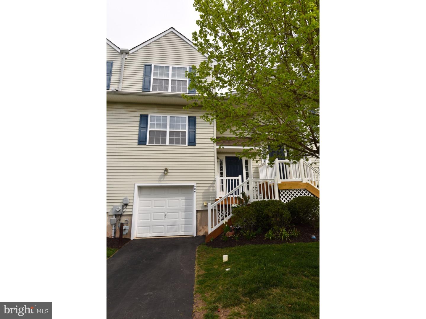 FRENCH CREEK TOWNH - Residential