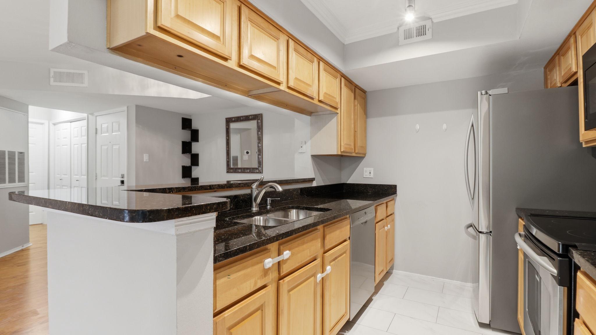 3311 WYNDHAM 2202