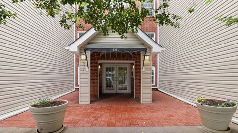 Condo For Sale - 3311 Wyndham Cir #2202<br/> ALEXANDRIA, VA 22302